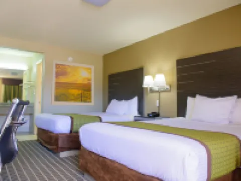 Clarion Pointe Athens I-65 Hotels in Athens