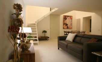 Le Tre VIE Apartment & Room