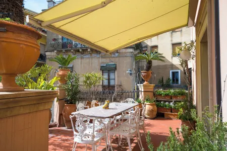 Al Duomo Rooms & Flats Отели рядом с достопримечательностью «Изола-Белла»