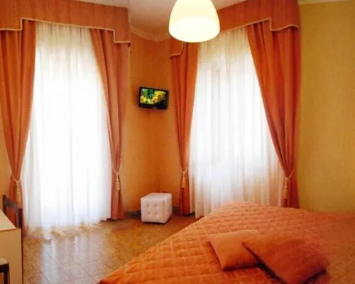 อัลแบร์โกนอร์ดโรมา โรงแรมในฟิอูจจี