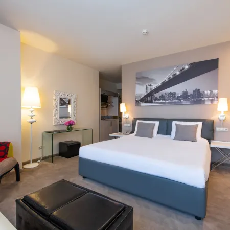 Opera Suite Hotel