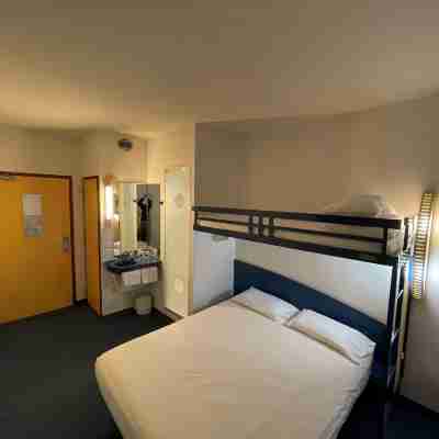 Kyriad Direct Montauban Centre Rooms