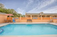 Super 8 by Wyndham Sumter Hotels in Sumter