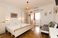 Apartments Zanze Hotels in Муртер