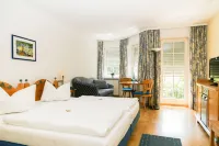 Hotel "Zwei Länder" Hotels in der Nähe von EKZ Glockenhofcenter