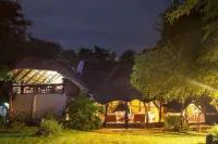 Ivory Lodge - parking