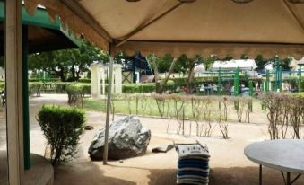 Ronna Apartments at Lakeside Estates