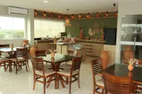 Belaris Hotel Executivo - Próximo a Praia do Calhau - breakfast
