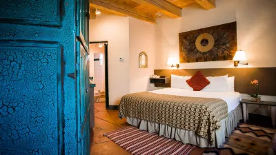 ラス パロマス ギビング・ツリー周辺のホテル