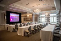 Carriage House Hotel