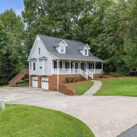 Game room, great for families, centrally located in Piedmont Triad