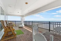 Beautiful Oasis on the Bay! Gorgeous Views, Great Fishing and Pool Access!