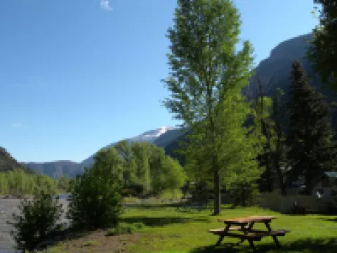 Redstone Cliffs Lodge