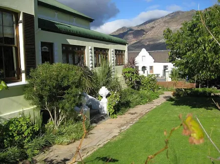 Kingna Lodge Montagu Отели рядом с достопримечательностью «IBIS Gallery»