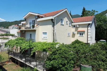 42° North Apartments Отели в г. Тиват