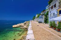 Angelo d'Oro Apartment Monte Hotels near Church of Saint Euphemia