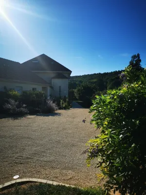 La Raimbaudière Hotels in Étampes