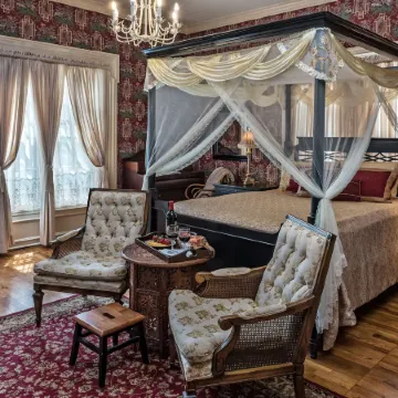 Silver Heart Inn & Cottages