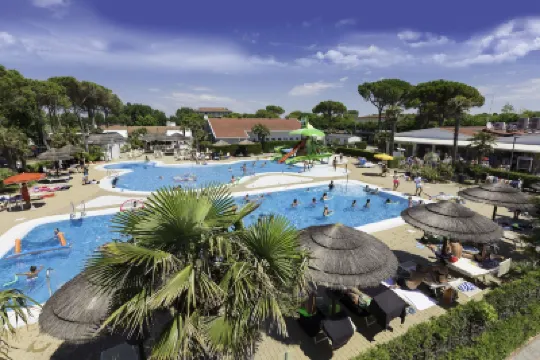 فيلا بلو كامبنج فيليج فنادق في 