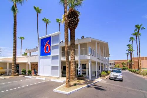 Motel 6 Scottsdale, AZ - Old Town Scottsdale/Fashion Square - parking