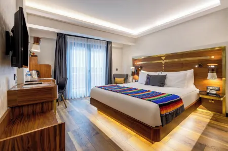 Hay Hotel Alsancak Отели рядом с достопримечательностью «Kemeralti Market»