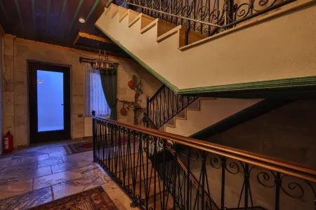 Feel Cappadocia Stone House Отели в г. Горем