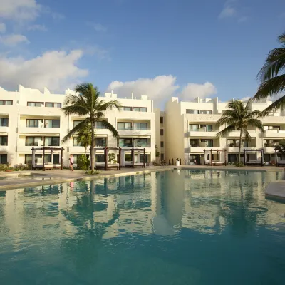 Akumal Bay Beach & Wellness Resort Hotels near Akumal Bay