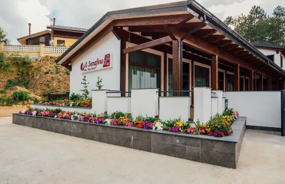 瑟瑪福羅席拉民宿運動酒店