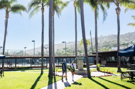 La Jolla Beach and Tennis Club Отели рядом с достопримечательностью «Шелл Бич»