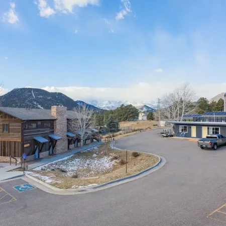 Coyote Mountain Lodge