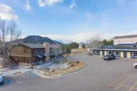 Coyote Mountain Lodge - parking