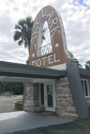 Skylark Motel