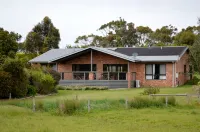 Prom Coast Holiday Lodge Hotels in Foster