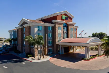 Holiday Inn Express & Suites FRESNO SOUTH by IHG