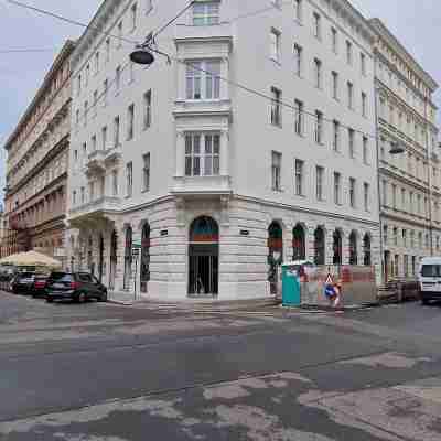 Urban Flats Vienna City Center Hotel Exterior