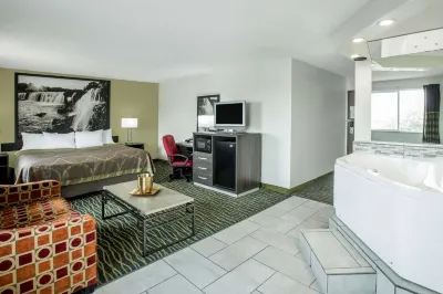 Super 8 by Wyndham Independence Kansas City Hotels in der Nähe von Carhartt