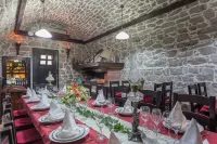 Heritage Hotel & Estate Raznjevica Dvori AD 1307 Hotels in Polaca