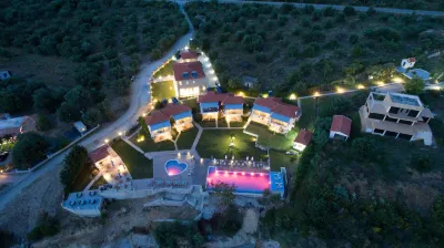 Thesmos Village Hoteles cerca de Steel-Design