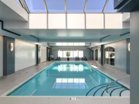 Chateau Victoria Hotel & Suites - Pools