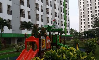 Green Lake View Luxury Apartment by Indah