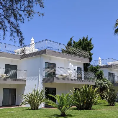 Bayside Salgados Hotels near Evaristo Beach