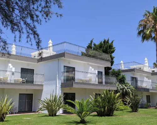 Bayside Salgados Hotels in Guia