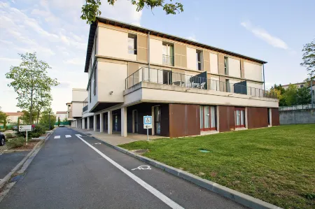 Cerise Carcassonne Sud Отели в г. Каркасон