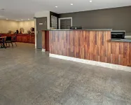 Econo Lodge Inn & Suites