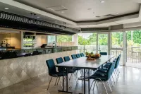 Rydges Esplanade Resort Cairns - bar