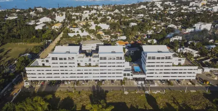 The Streamliner Hotel Apartment