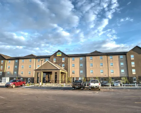 Western Star All Suites Signature Hotel Hoteles en Estevan
