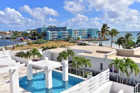 Coral Beach Club Villas & Marina Отели рядом с достопримечательностью «Dawn Beach»