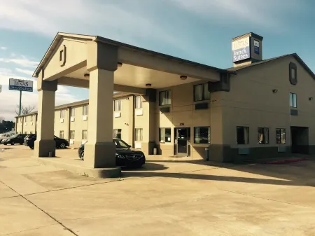 Texas Inn and Suites Lufkin Отели рядом с достопримечательностью «Зоопарк Эллен Траут»