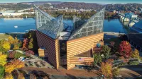 Holiday Inn Express & Suites Chattanooga-Lookout Mtn Hotels near Rock City Gardens